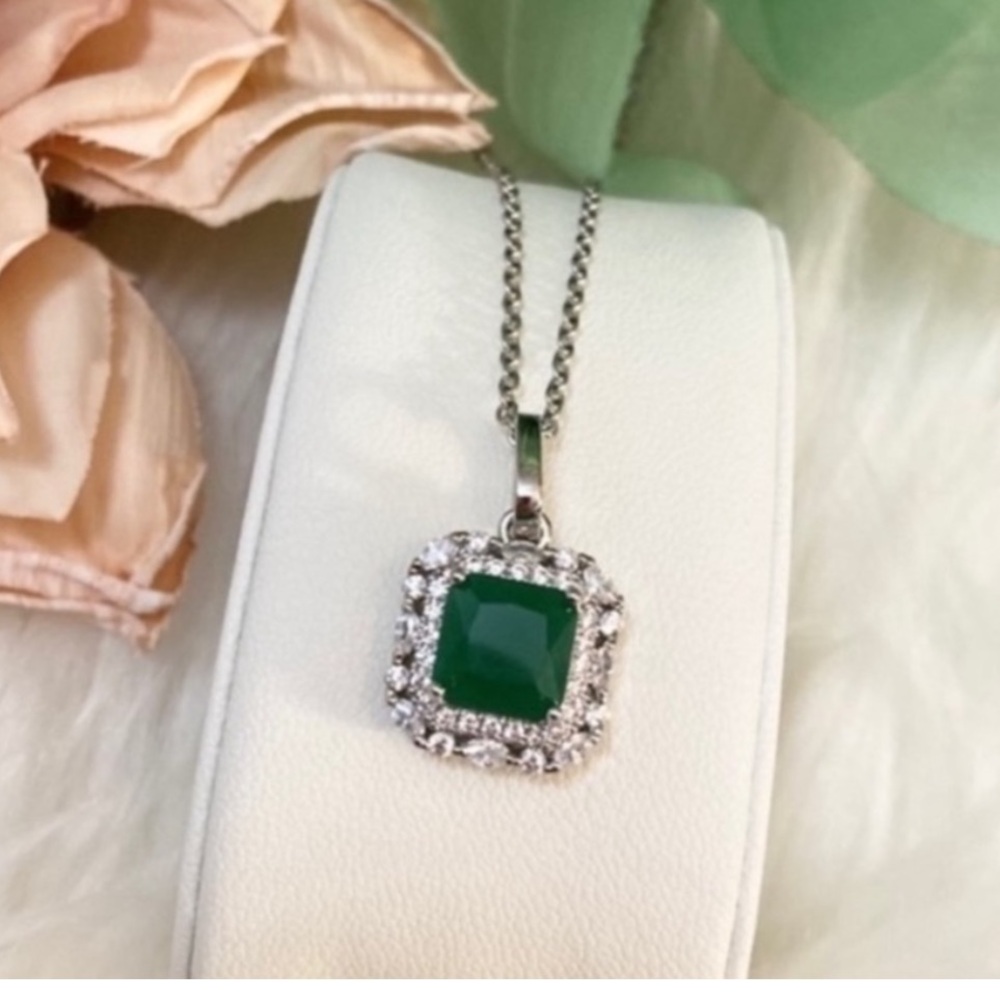 Emerald Green Onyx Gemstone Pendant Necklace With Micro Pave Setting NEW!